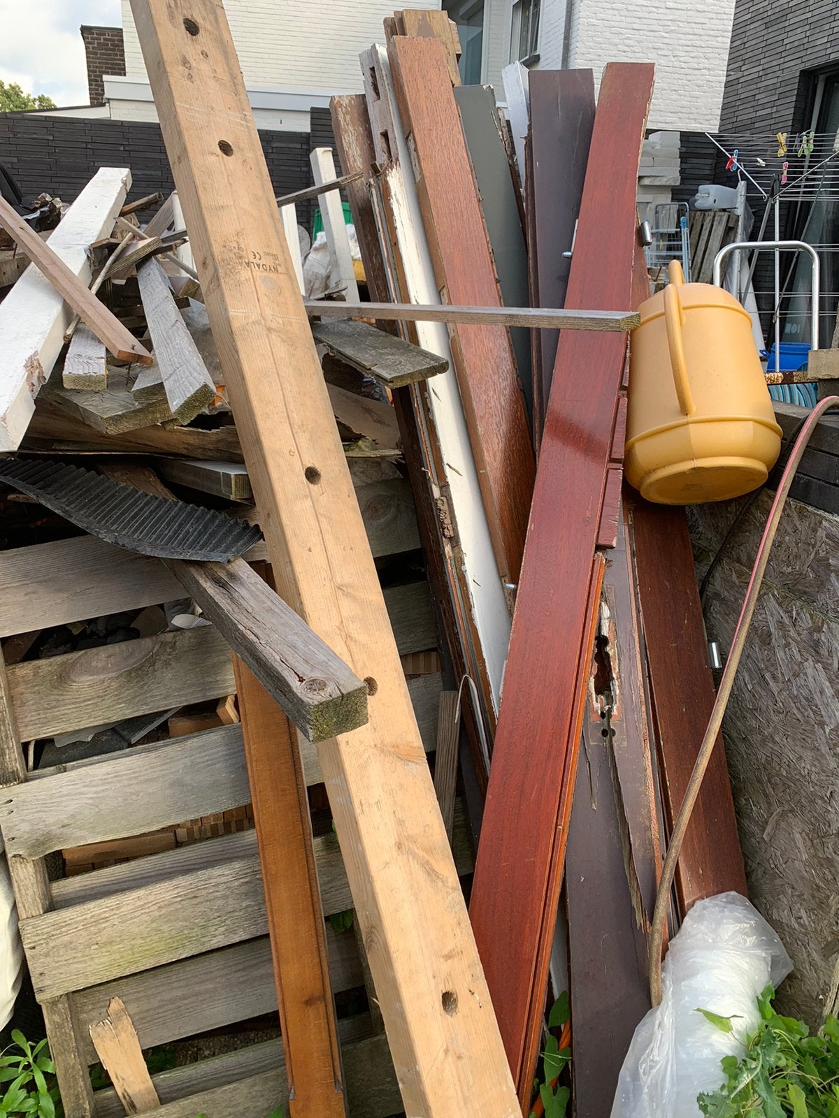 Gratis Brand hout gelakt , ideaal voor in een voorkorf, Ophalen, Zo goed als nieuw