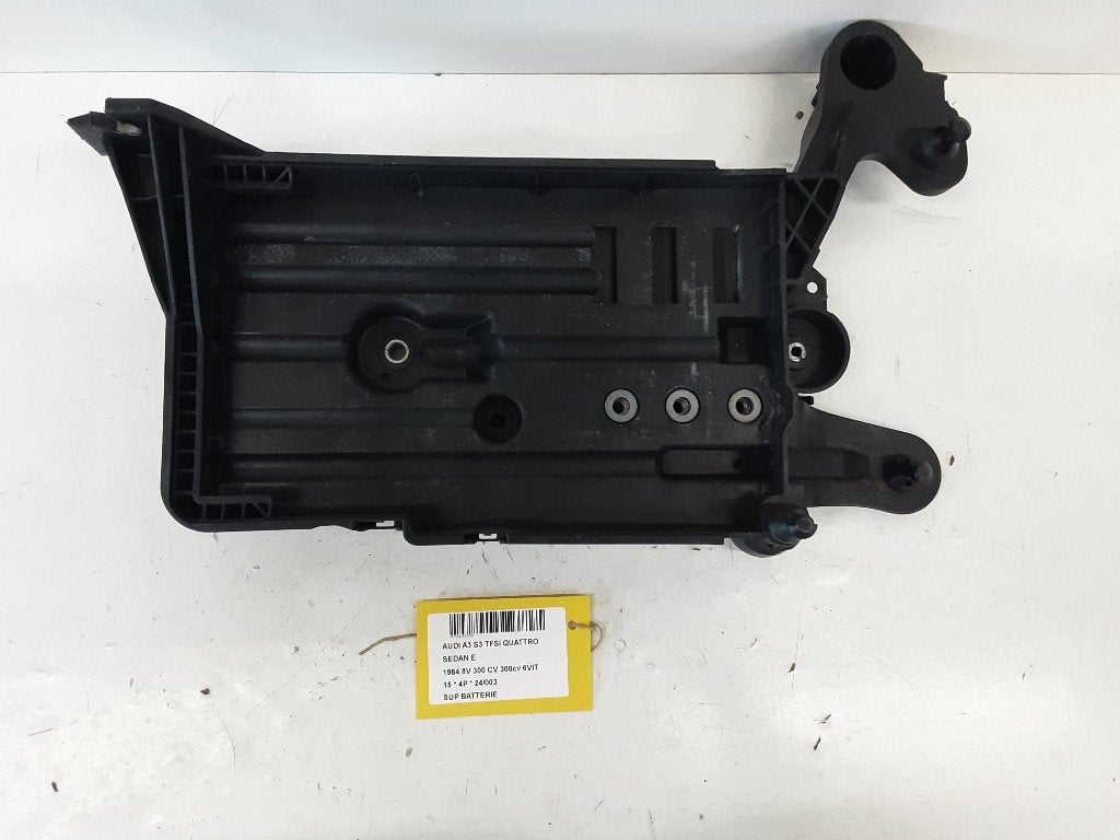SUPPORT DE BATTERIE S3 Limousine (8VM / 8VS) (5Q0915321H), Autos : Pièces & Accessoires, Auto-Union-Straße  1,
85057  Ingolstadt, DE