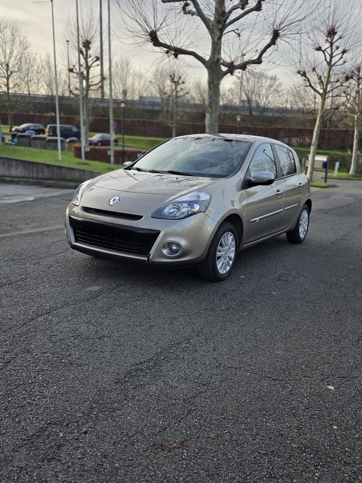 Renault clio Benzine automaat Gps, Achat, Entreprise, Entretenue par le concessionnaire, 5 portes