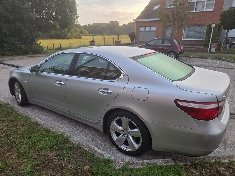 Lexus LS460, Autos, Argent ou Gris, 4 portes, Noir, Particulier