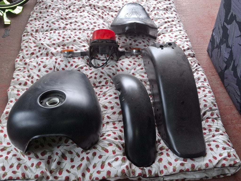 VZ800 Marauder, garde-boue, feu arrière, réservoir + siège, Motos, Pièces | Suzuki, Enlèvement ou Envoi, Utilisé