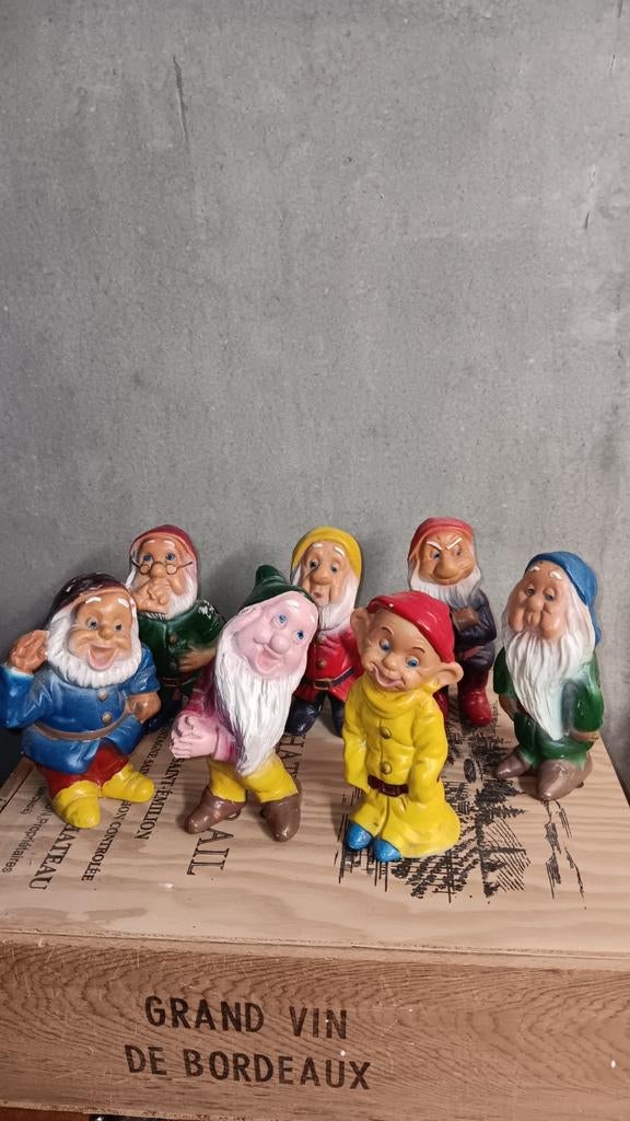 De zeven dwergen in biscuit porselein uit 1960, Verzamelen, Disney, Ophalen