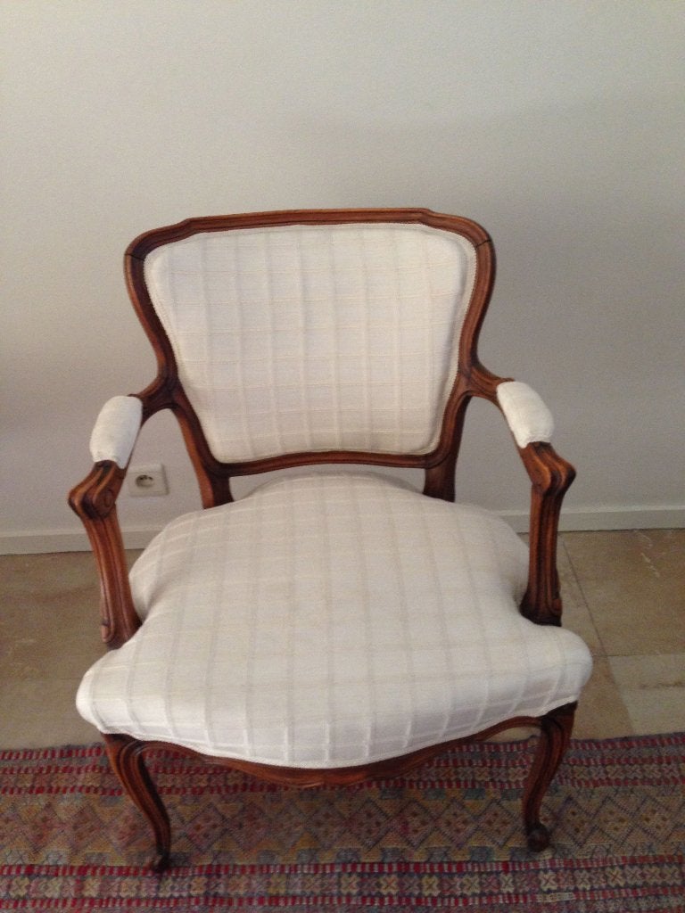 Fauteuil cabriolet style Louis XV, Enlèvement
