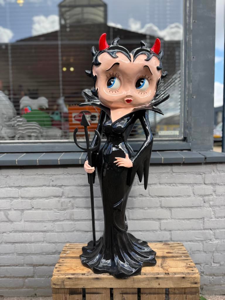 Grande statue de Betty Boop en tant que diable, Enlèvement, Utilisé, Humain