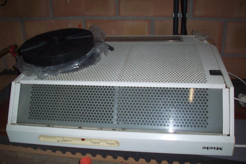 Dampkap Miele met Koolstoffilters, Elektronische apparatuur, Afzuigkappen, Ophalen of Verzenden, Nieuw, Vrijstaand