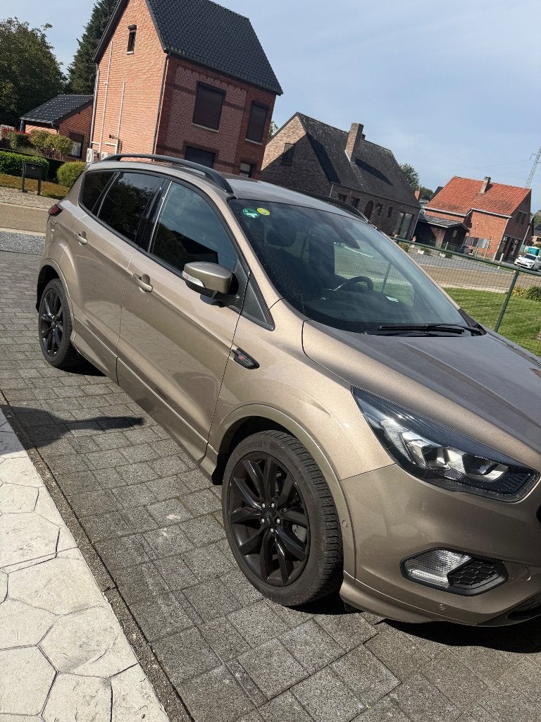 Ford Kuga, Autos, Achat, Boîte manuelle, Alcantara, 5 portes