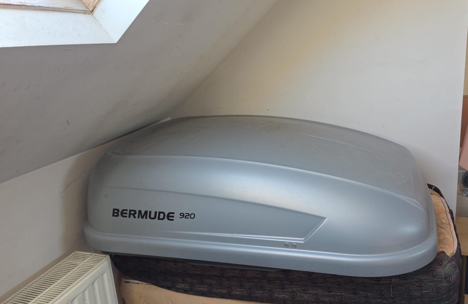 Coffre de toit Norauto Bermude 920 + barres - 90€, Auto diversen, Ophalen, Zo goed als nieuw