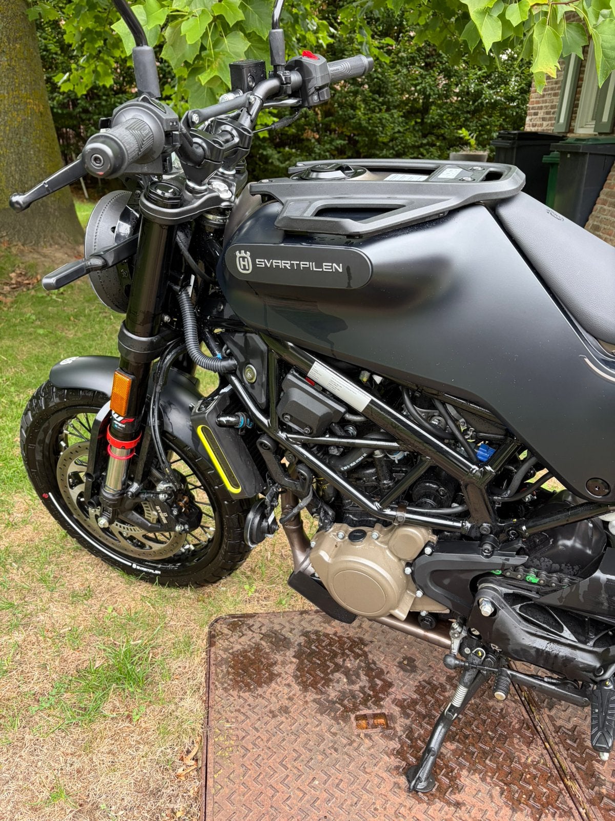 Husqvarna svartpilen 125cc, Motoren, Particulier