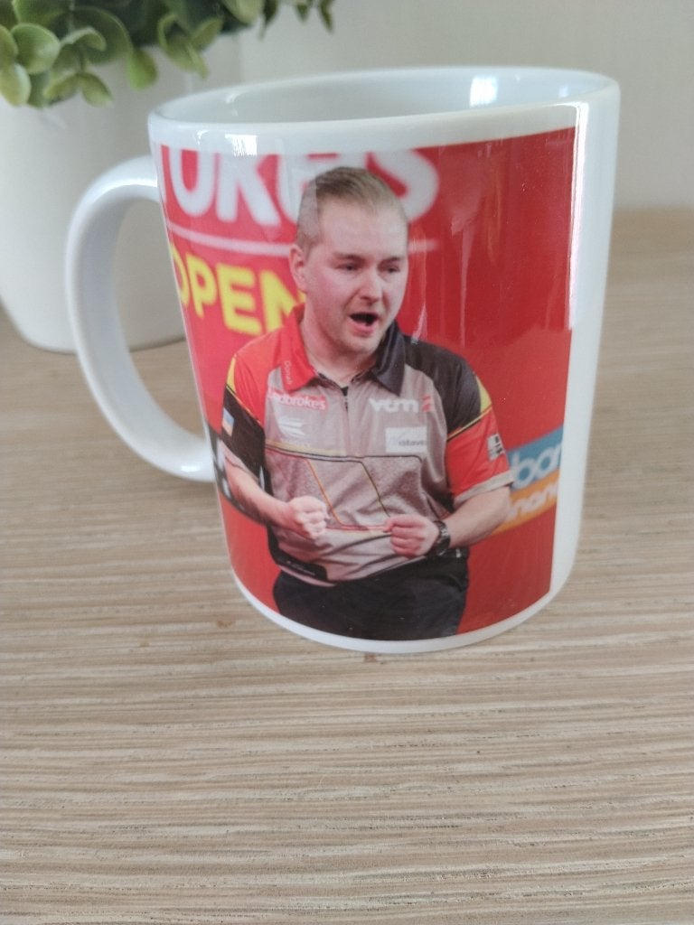 Keramische mok darts Dimitri van den Berg, Ophalen of Verzenden, Zo goed als nieuw
