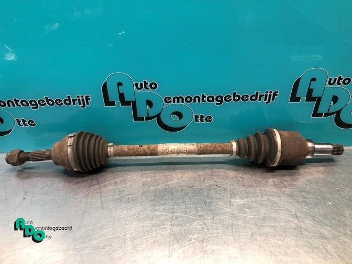 Aandrijfas links-voor van een Peugeot 1007 (1007 05-), Gebruikt, -, -, Ophalen of Verzenden