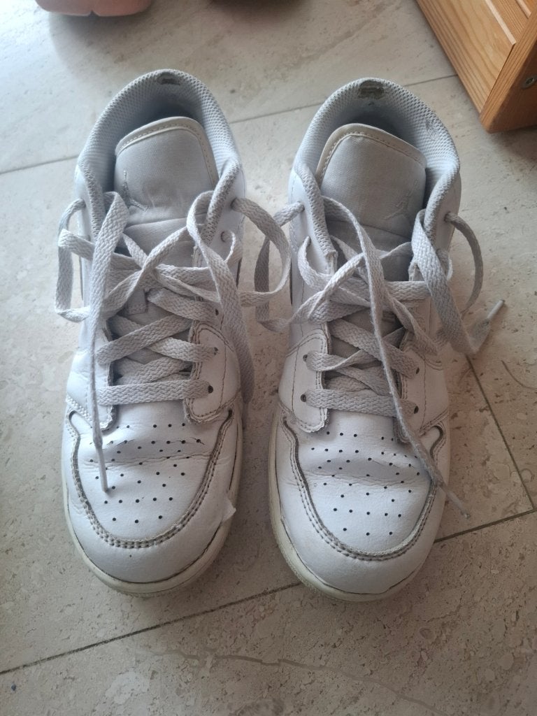 Nike schoenen 38.5 wit, Kleding | Dames, Schoenen, Nike, Ophalen of Verzenden, Gedragen, Wit