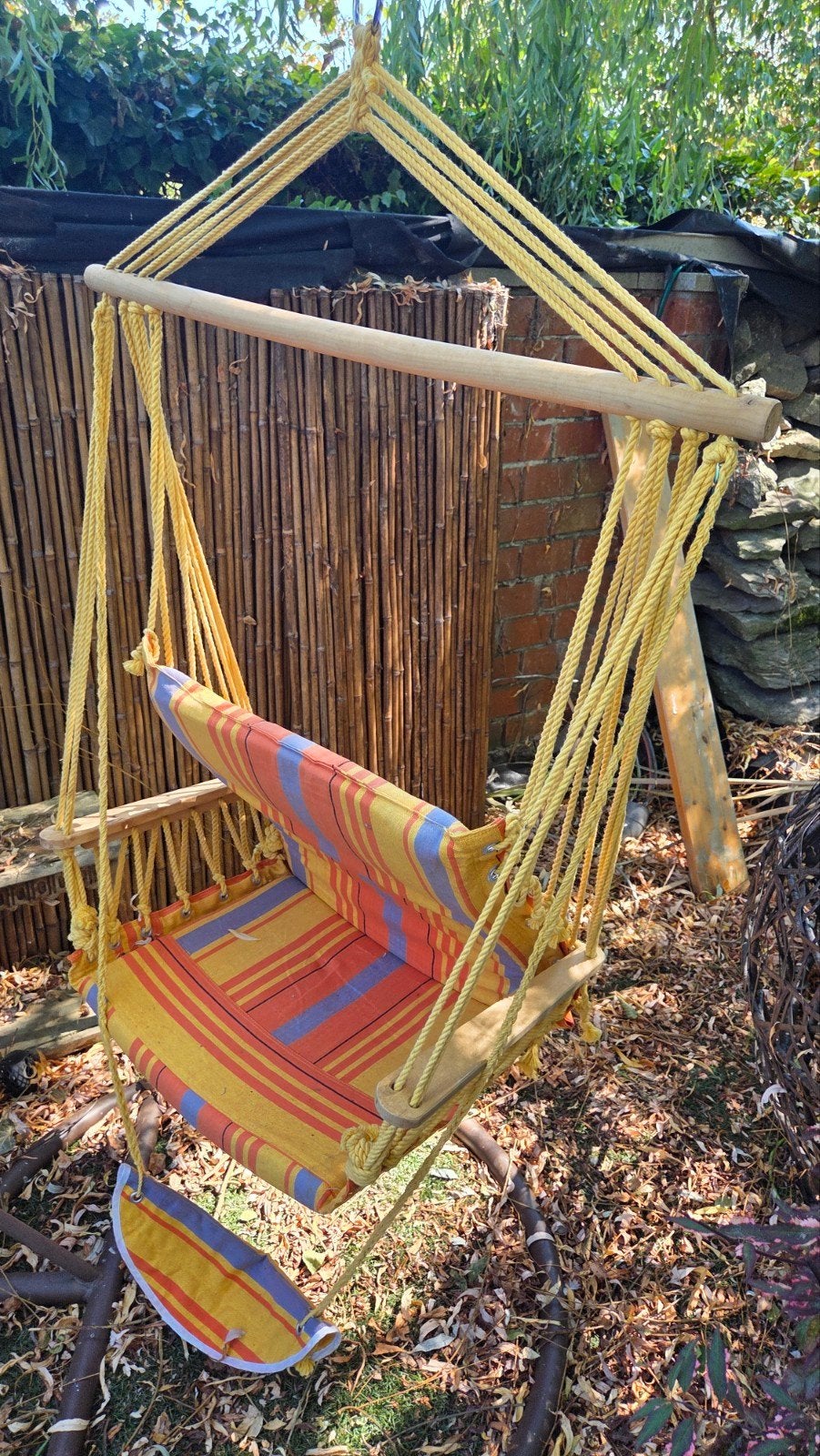 Comfortabele hangstoel met kleurrijk gestreepte stof, Tuin en Terras, Ophalen of Verzenden, Gebruikt, Eenpersoons, Binnen