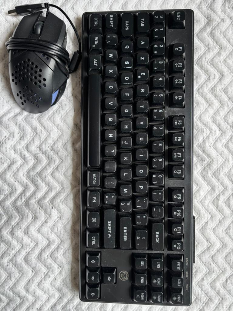 Qware gaming set, Azerty, Ophalen of Verzenden, Zo goed als nieuw, Toetsenbord en muis-set