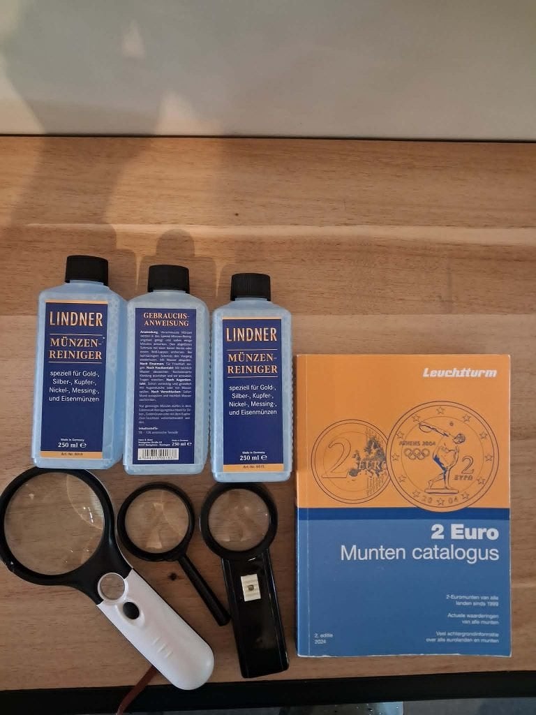 lot muntenreinigers, vergrootglazen en munten catalogus, Ophalen of Verzenden