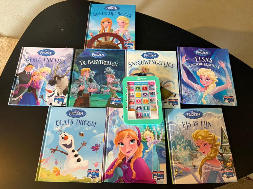 Boekjes van Frozen met bijhorend voorleesbakje, Boeken, Ophalen, Zo goed als nieuw
