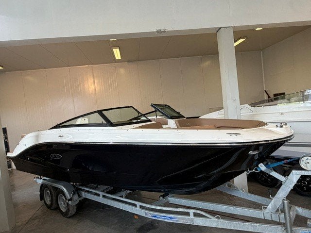 Sea Ray SPX23  Mercruiser 300 PK bravo 3 170  uren als nieuw, Watersport en Boten, Ophalen, Binnenboordmotor, Zo goed als nieuw