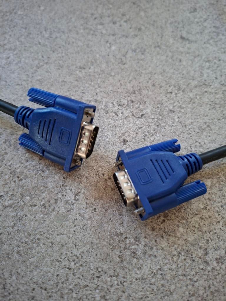 Nog nieuw: VGA-kabel van 1.80 meter lengte, Computers en Software, Pc- en Netwerkkabels, Ophalen of Verzenden
