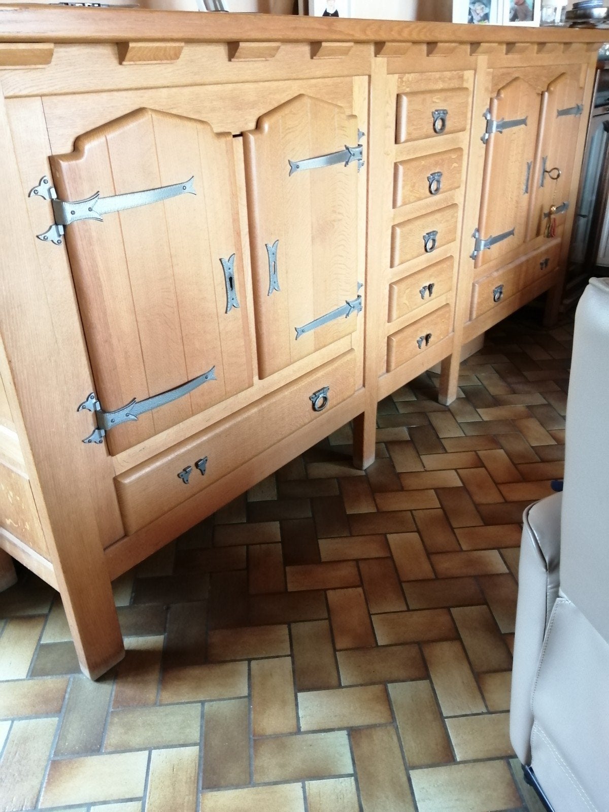 Buffet en chêne massif, Maison & Meubles, Armoires | Dressoirs, Enlèvement, Chêne