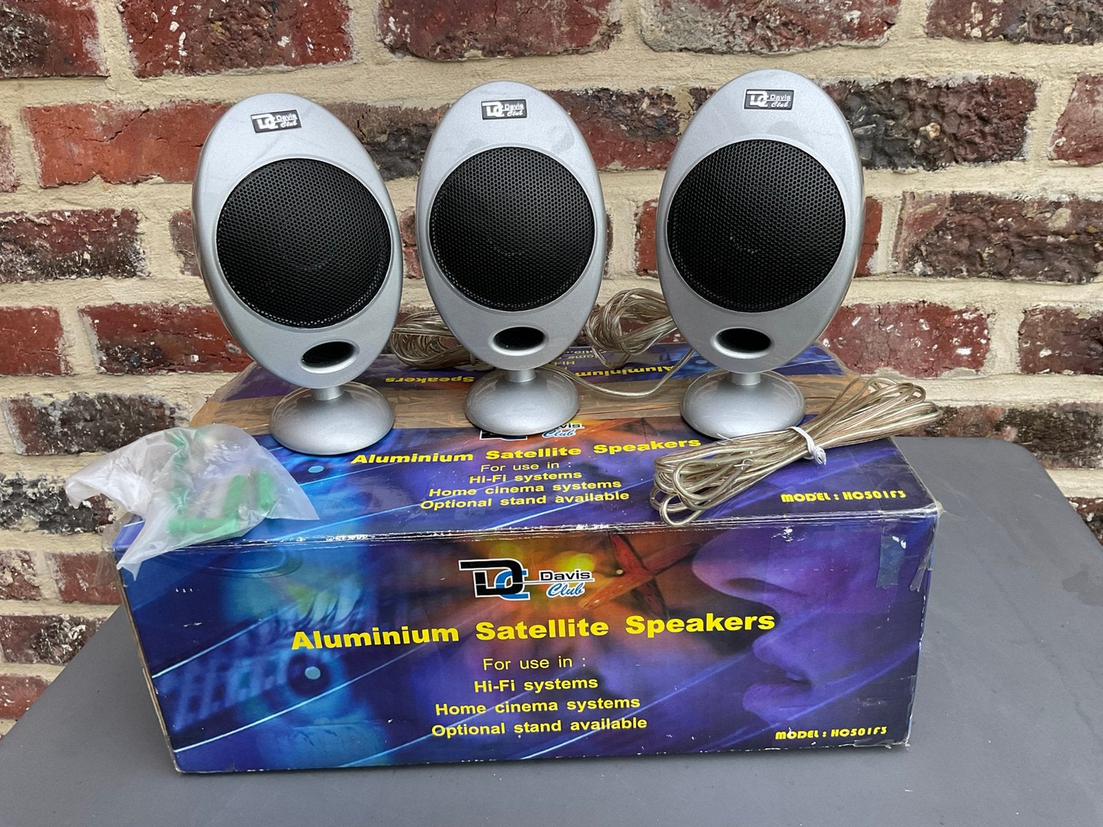 Nieuw: 3 Davis Club Aluminium Satelliet Luidsprekers (6 Ohm), Audio, Tv en Foto, Luidsprekerboxen, Ophalen, Zo goed als nieuw