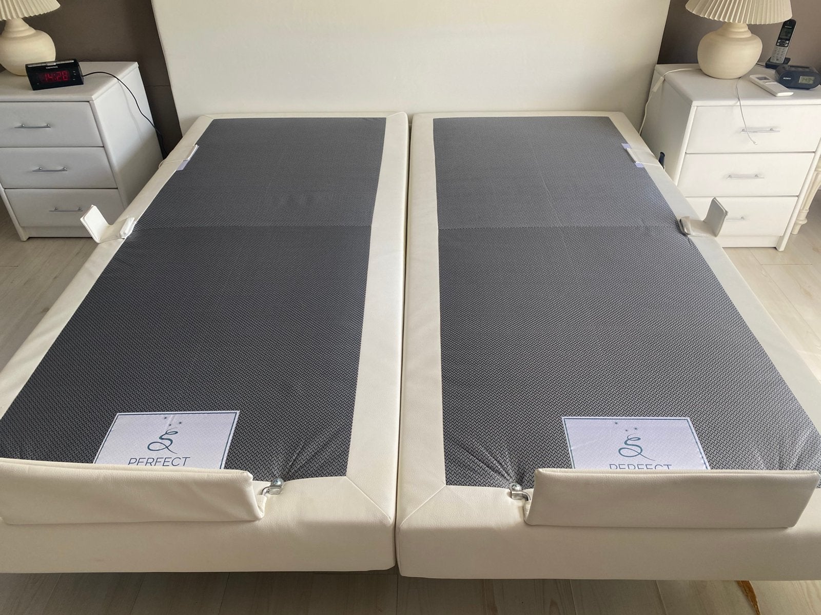 Lit en cuir blanc, 1,80 cm avec 2 moteurs électriques, Enlèvement, Comme neuf, Blanc, 80 cm