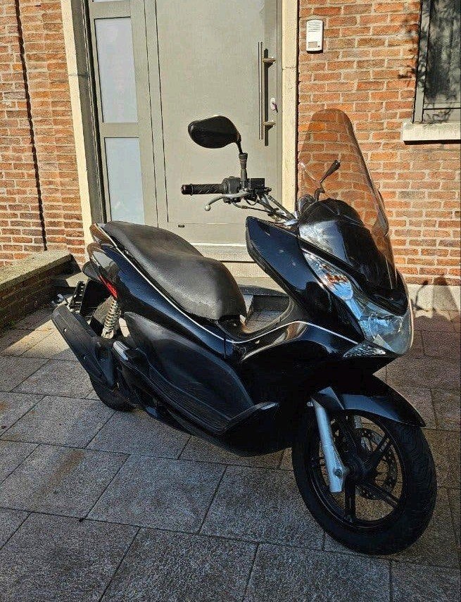 Honda PCX 125, Motos, Motos | Honda, Scooter, Permis Moto A1 minimum, Particulier, 1 cylindre