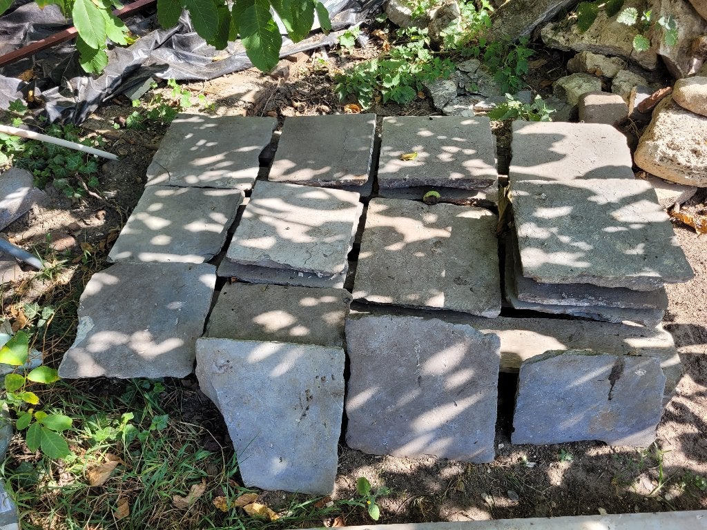 Lot Antieke Blauwe Hardsteen Kerkdallen – 20 stuks, Doe-het-zelf en Bouw, Ophalen, Gebruikt, Steen of Klei, Minder dan 50 cm