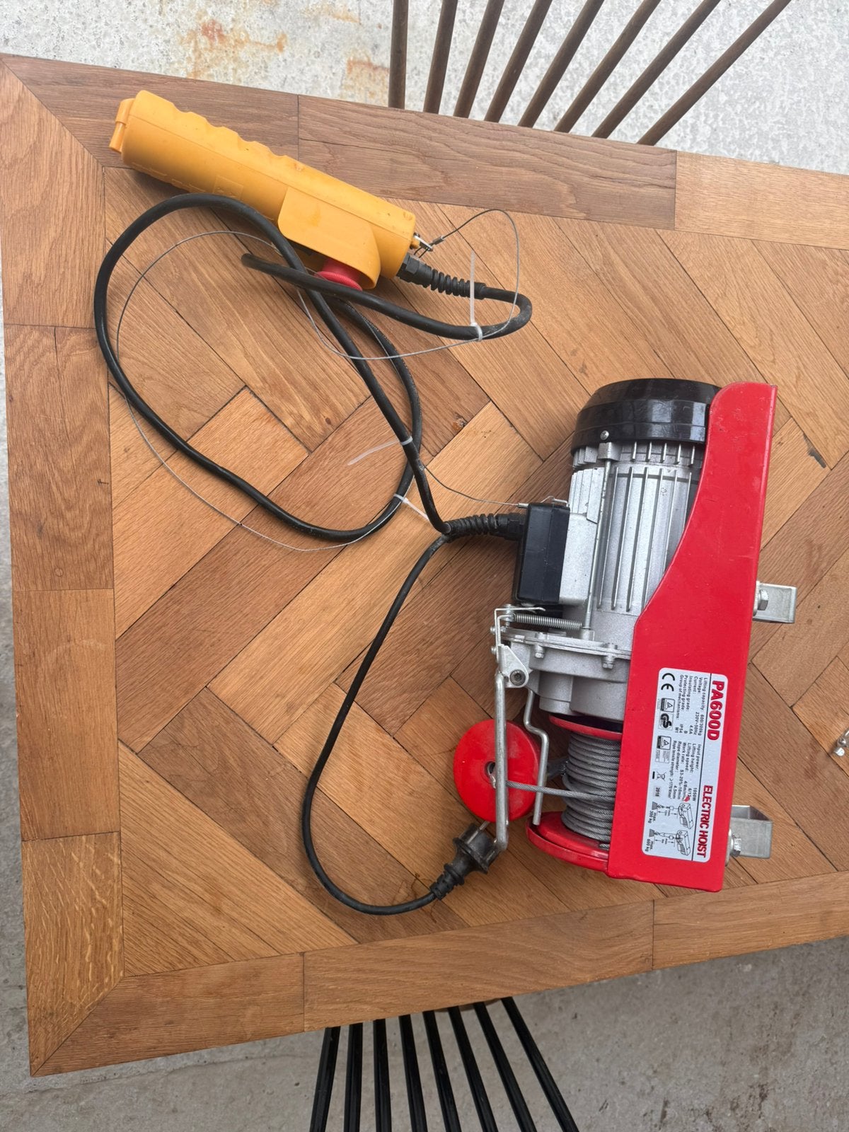 Electrische takel 1050w 12m 300kg, Doe-het-zelf en Bouw, Ophalen, Zo goed als nieuw