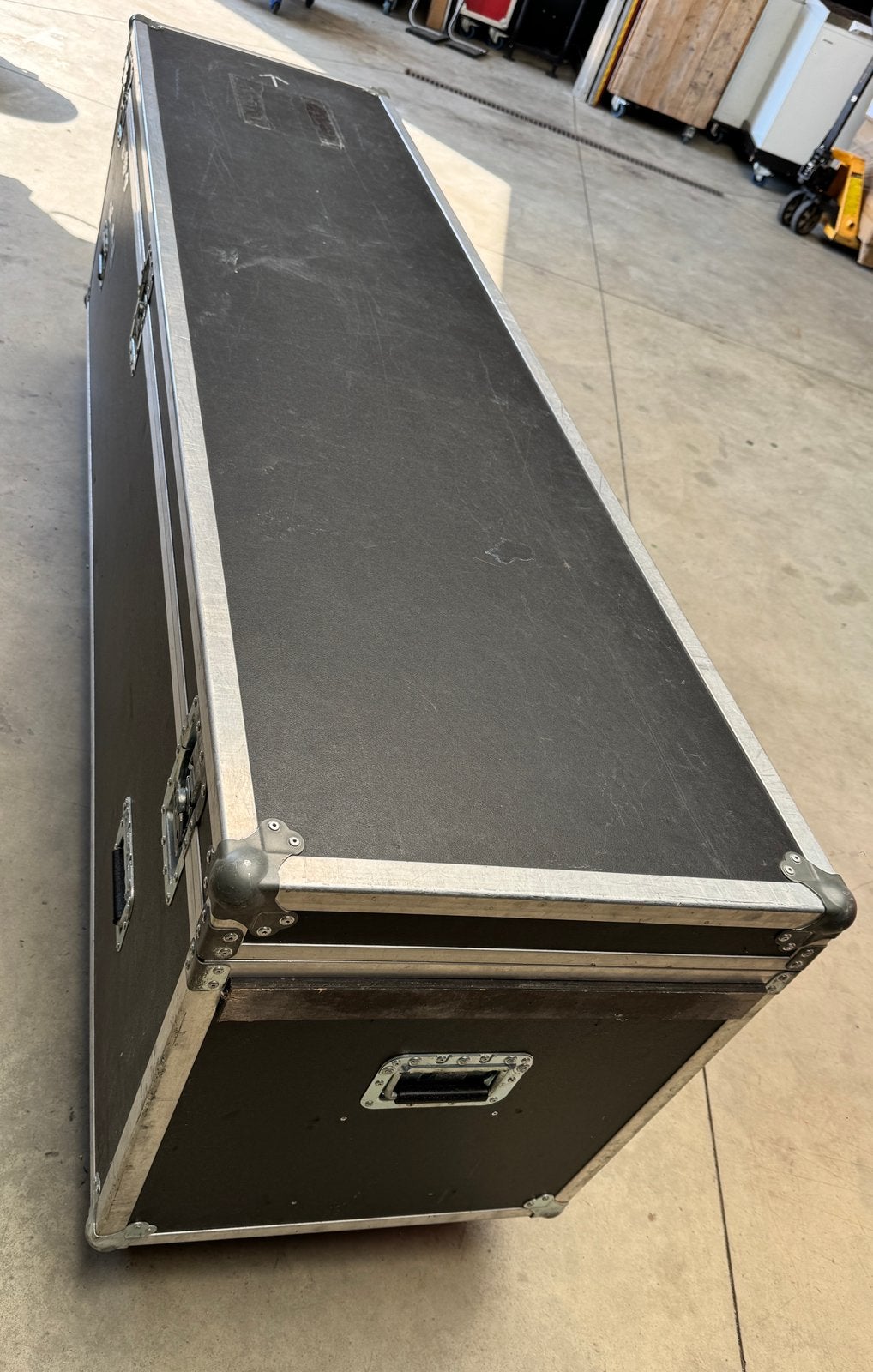 Grote flightcase zwarte koffer op geremde wielen, Muziek en Instrumenten, Behuizingen en Koffers, Zo goed als nieuw, Flightcase