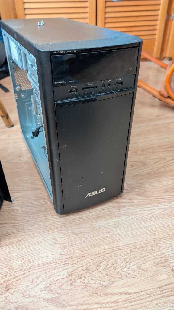 Lot de deux PC (tours) pour pièces, Computers en Software, Desktop Pc's, Ophalen, Niet werkend, Asus