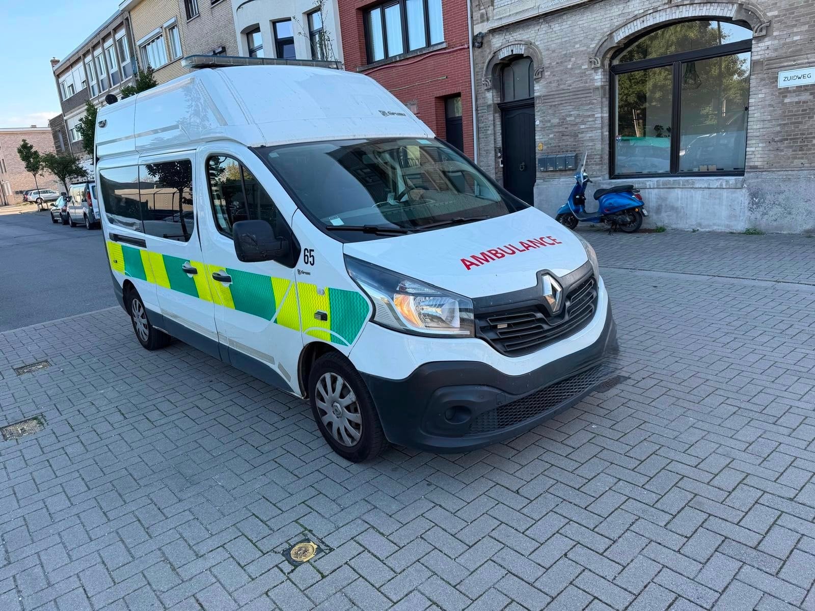 AMBULANCE RENAULT TRAFIC 1.6TDCI 2018 360000KM AC EURO6B, Capteur de stationnement, Achat, 3 places, 5 portes