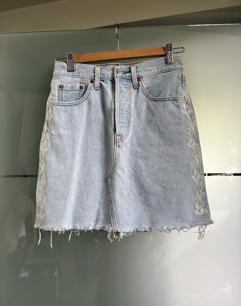 Levi's - Jeansrok - Maat 25, Blauw, Ophalen of Verzenden, Zo goed als nieuw, W27 (confectie 34) of kleiner