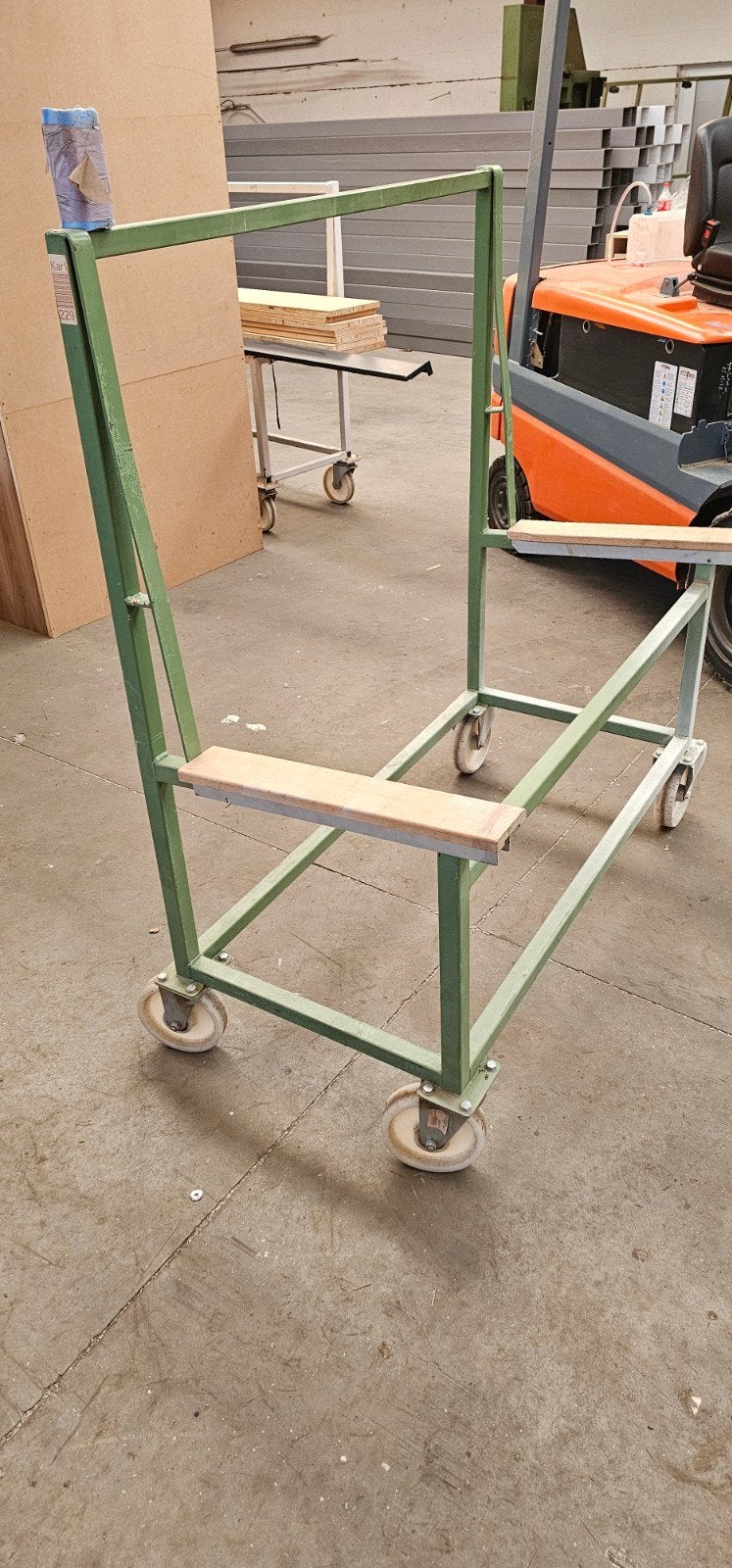 Stevige transportkarren voor een schrijnwerkerij, Ophalen