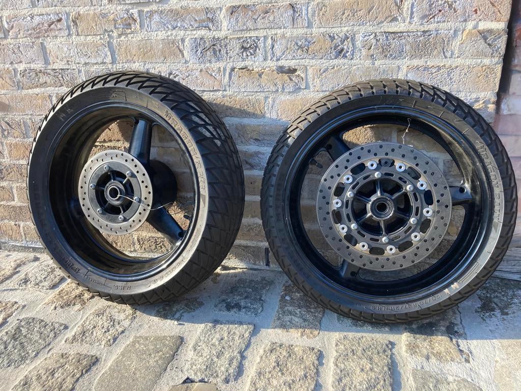 Yamaha R1 velgen, Motoren, Ophalen