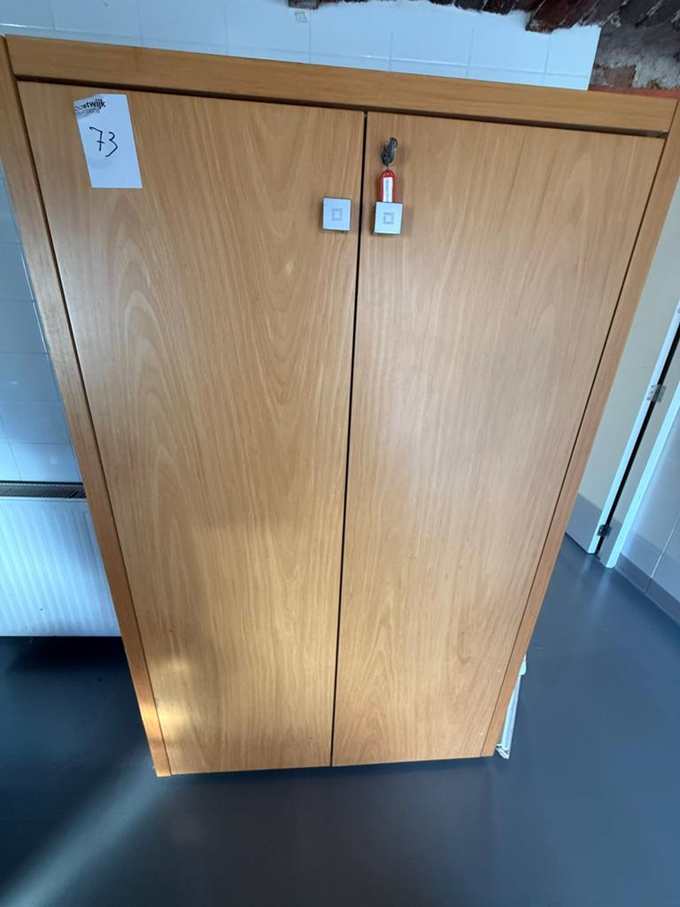 Armoire Bambini 2 portes ouvrantes + lot de linge de maison, Antiquités & Art, Enlèvement