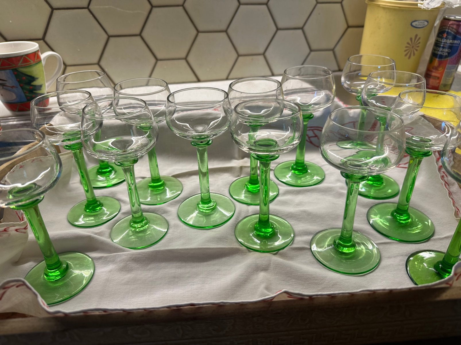 14 vintage dessertglazen uit groen getint glas, Ophalen, Gebruikt