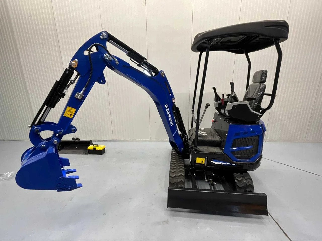 Ultra Force Equipment NM-18 Rupsgraafmachine, Excavatrice