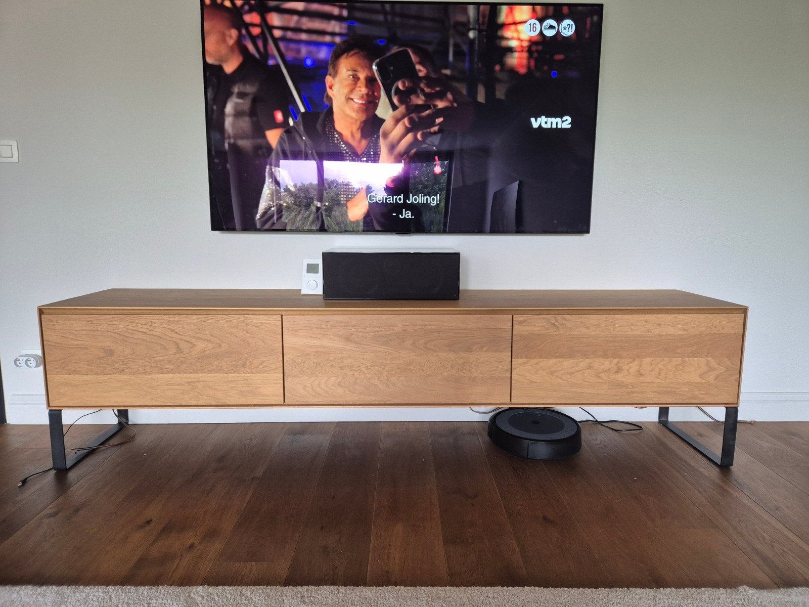 Juntoo TV-kast – Eik met metalen poten, Ophalen