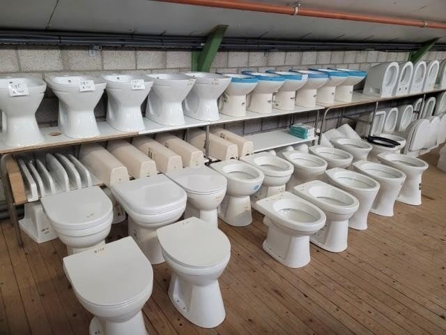 061. Toilet Wandcloset Closetpot WC oa Sphinx wit pergamon, Huis en Inrichting, Ophalen, Nieuw, Wit