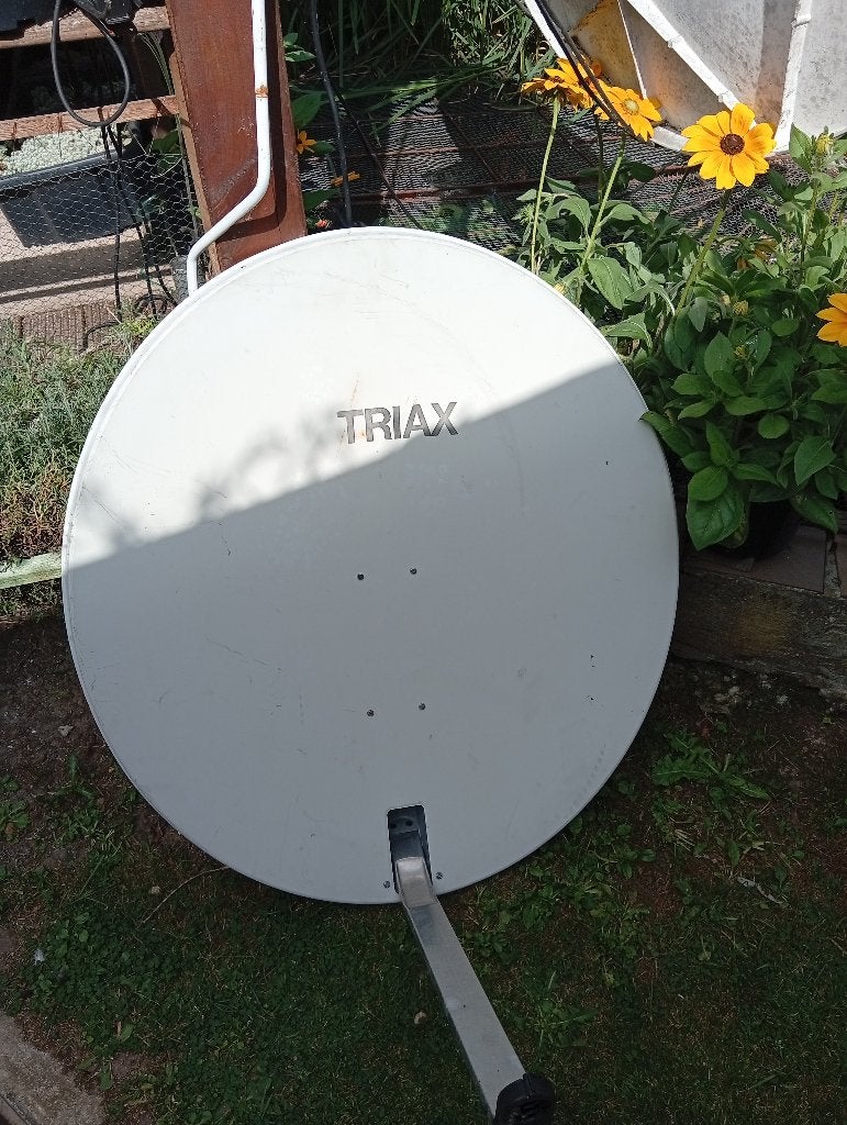 Schotel antenne TRIAX 90 cm met OCTAGON LNB, TV, Hi-fi & Vidéo, Antennes paroboliques, Enlèvement, Utilisé, Autres marques