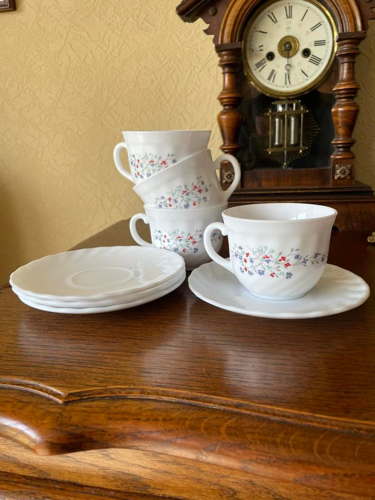 Lot Arcopal 4 tasses et 4 soucoupes floral liberty, Enlèvement ou Envoi, Utilisé, Tasse(s) et/ou soucoupe(s)