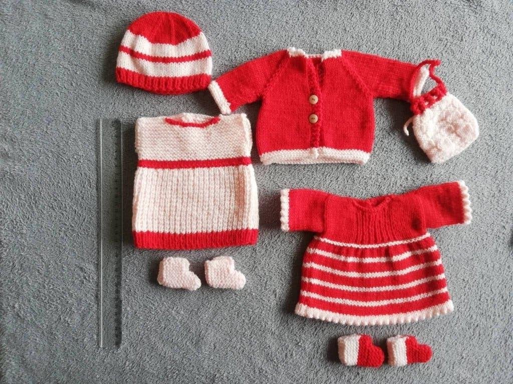 Vêtements de poupée de style festif (rose/rouge) neufs, Enlèvement ou Envoi, Neuf, Tricot, Aiguille