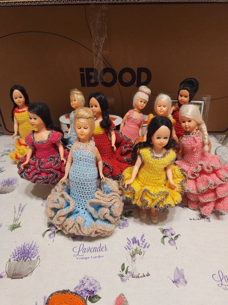 10 oude popjes met gehaakte kleertjes samen 3 euro, Ophalen of Verzenden, Pop