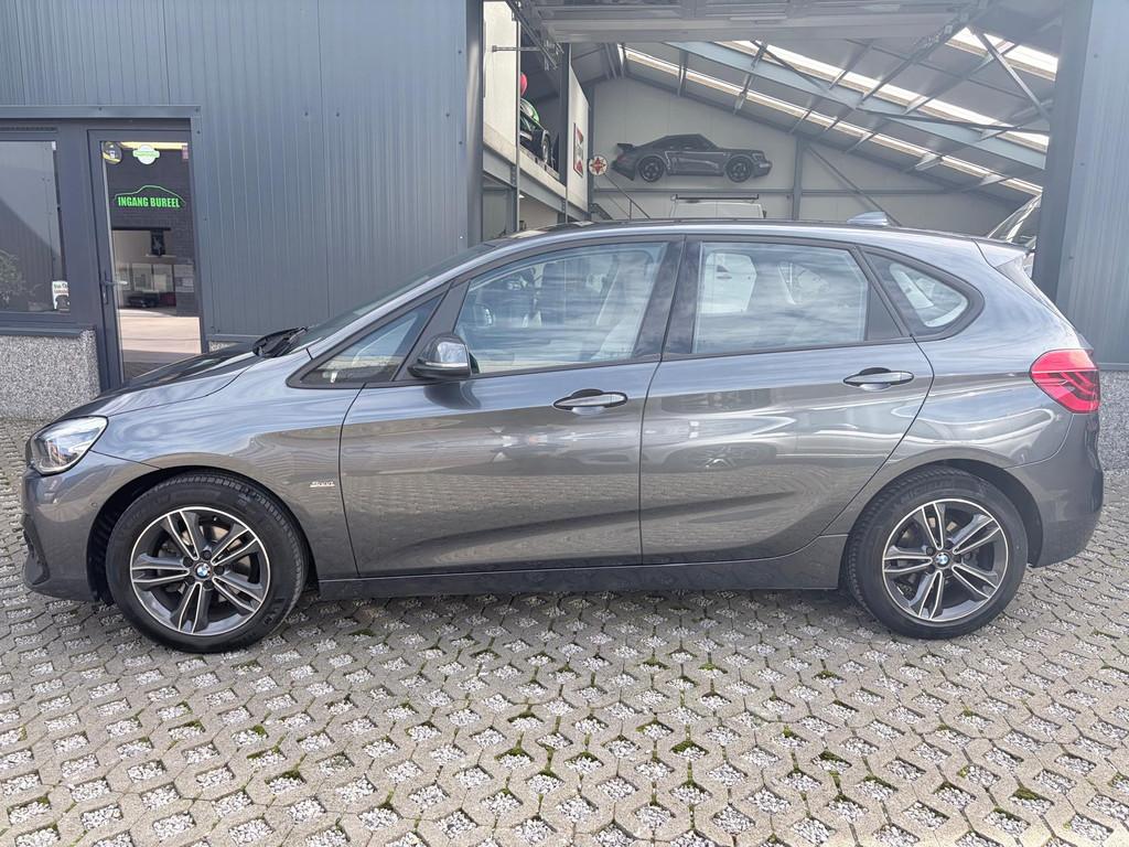 BMW 218 i Active Tourer - Automaat - Slechts 67000 km, Gebruikt, Navigatiesysteem, 5 zetels, 3 cilinders