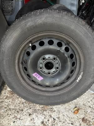 Jantes 15’ et enjoliveurs - pneus 4 saisons, Autos : Pièces & Accessoires, Enlèvement, 4 Saisons, Pneu(s)