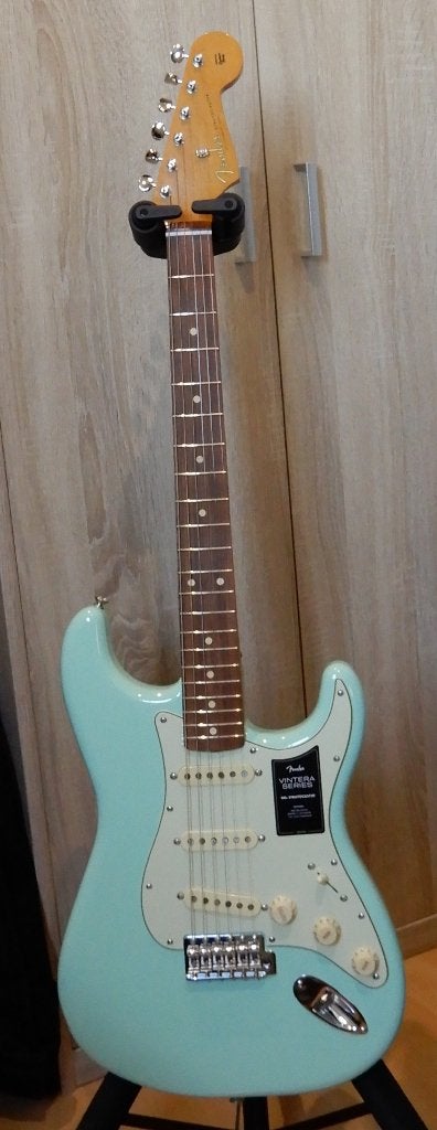 Fender Stratocaster Vintera '60s, Enlèvement, Utilisé, Solid body, Fender