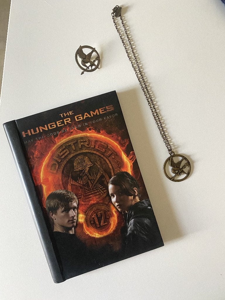 Carnet + collier + lot Hunger Games, À partir de 6 ans, Action, Enlèvement ou Envoi, Neuf, dans son emballage