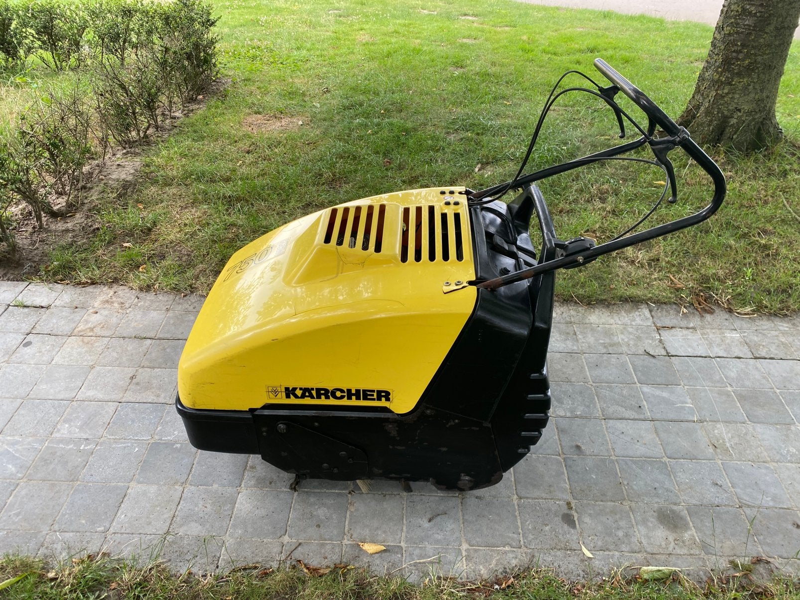 Veegmachine karcher Benzine, Enlèvement, Comme neuf