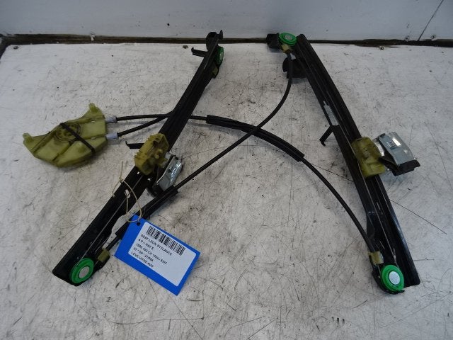 VITRE MECANISME AVANT DROIT Seat Leon (1P1), Utilisé, Seat