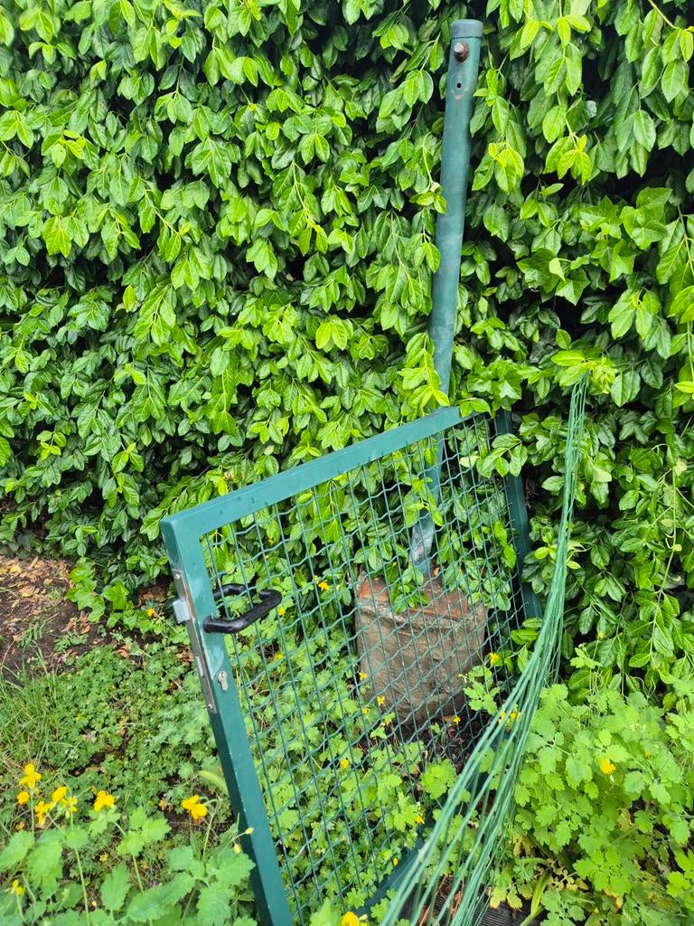 Gratis tuinhek poortje met paal en muursluitpunt, Tuin en Terras, Ophalen, Tuinhek