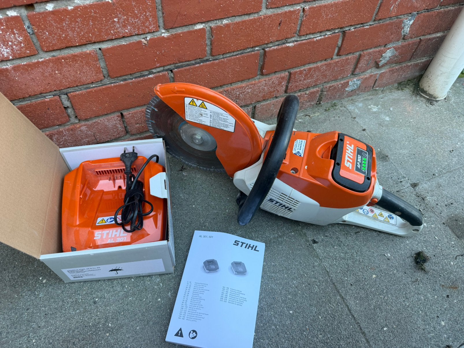 Doorslijper 230mm stihl, Ophalen, Zo goed als nieuw, 1000 watt of meer, Haakse handslijpmachine